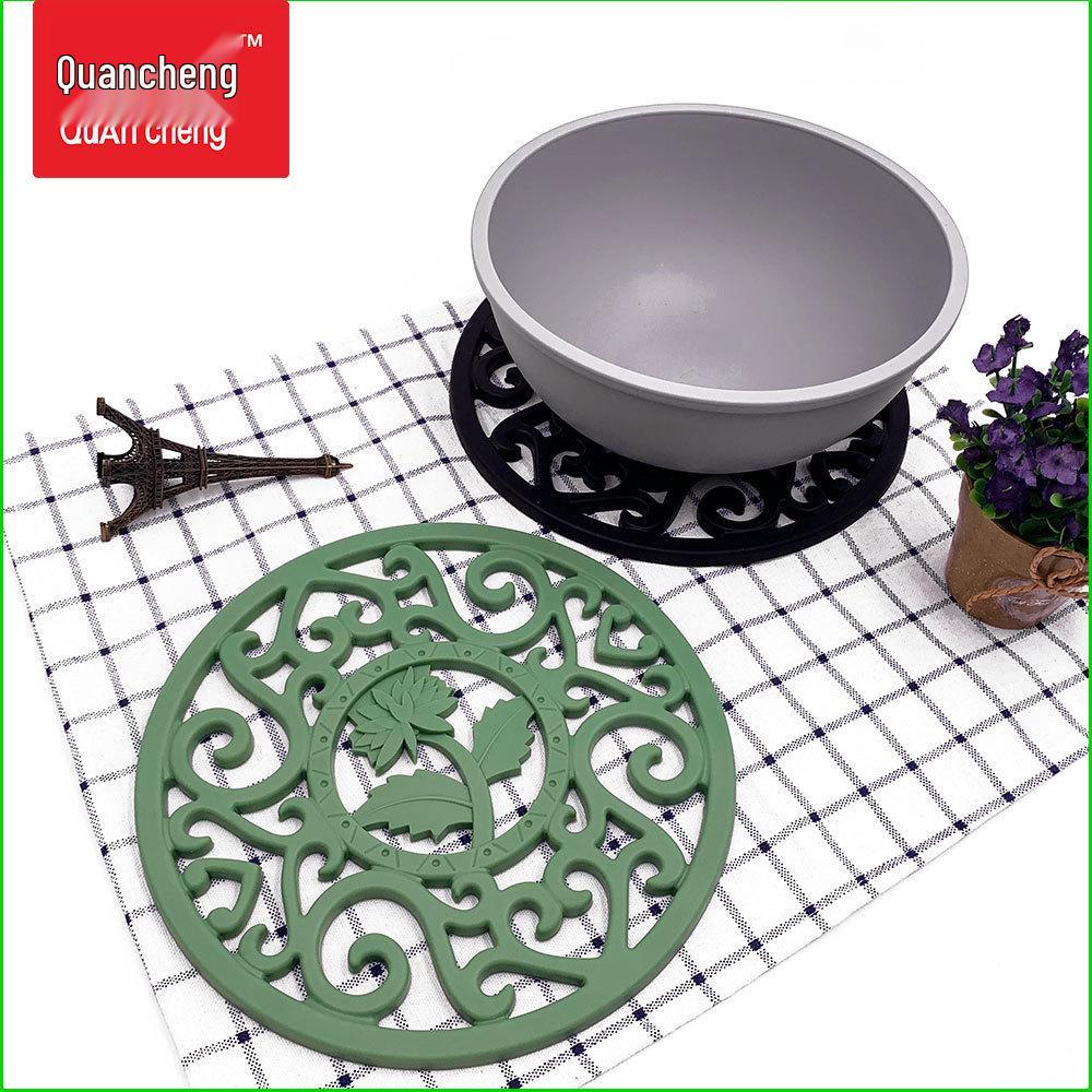 Chrysanthemum-Shaped Silicone Placemat - Round, Anti-Scald, Heat-Resistant Pad, Hollowed-Out, Thickened, Medium-Sized.