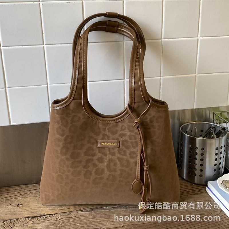 Leopard print bag women's 2025 new trendy autumn and winter fashion popular single shoulder underarm tote bag casual versatile commuting