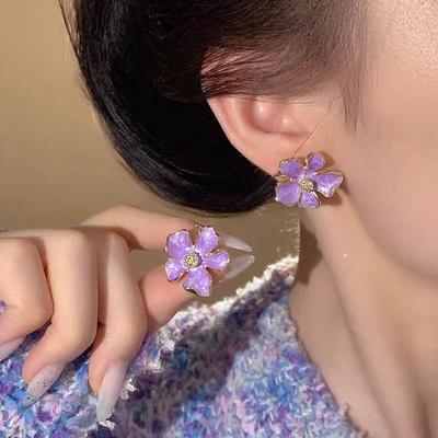 Sweet Flower Stud Earrings for Women Purple Enamel Oil Curled Petals Stud Earrings Wedding Party Trendy Cute Jewelry Girls Gift