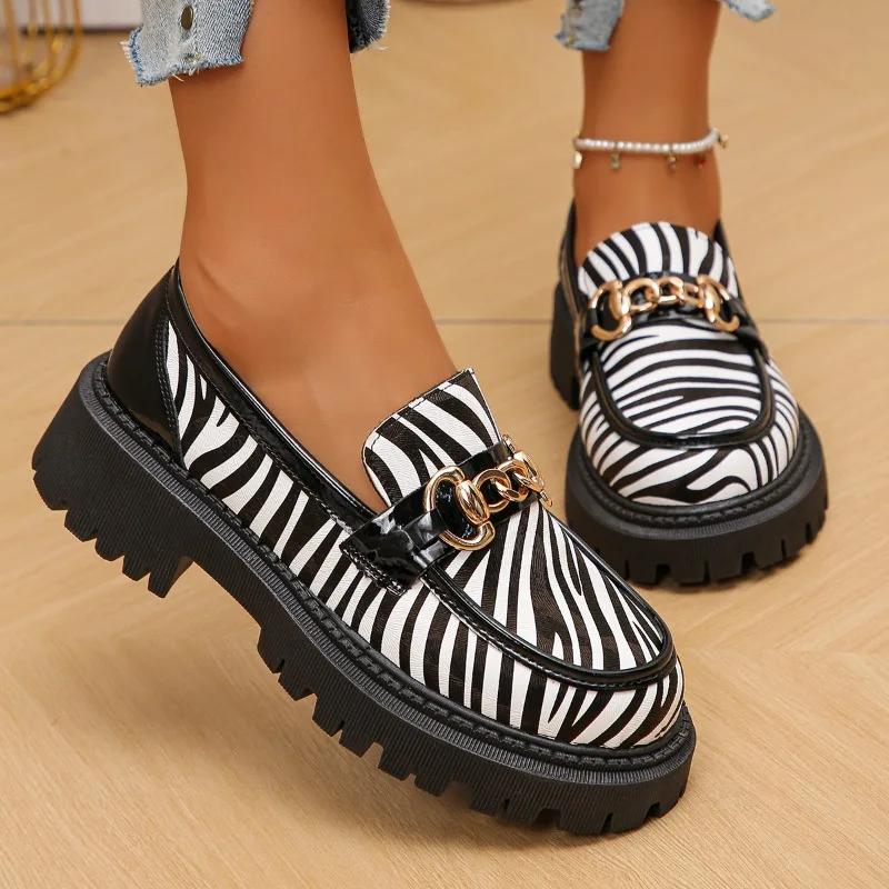 2025 Plus Size Women's British Style Loafers Slip-On Round Toe Mid Heel Comfortable Casual Pumps Retro Leather New Shoes Ladies