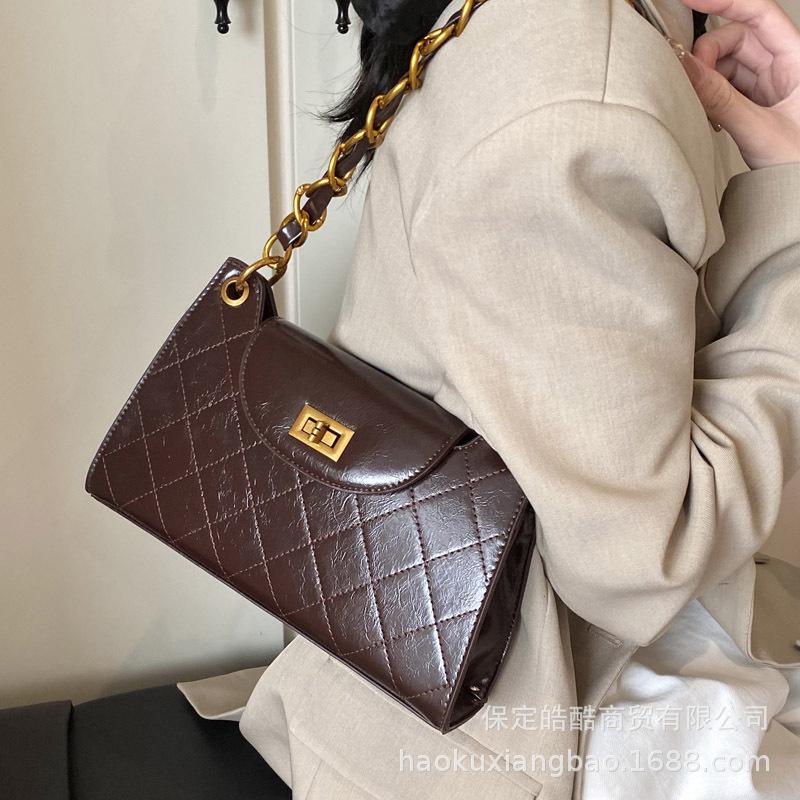 Large Capacity Bag Women's Autumn and Winter Retro 2025 New Versatile Shoulder Messenger Bag Diamond Chain Underarm Commuter Bag