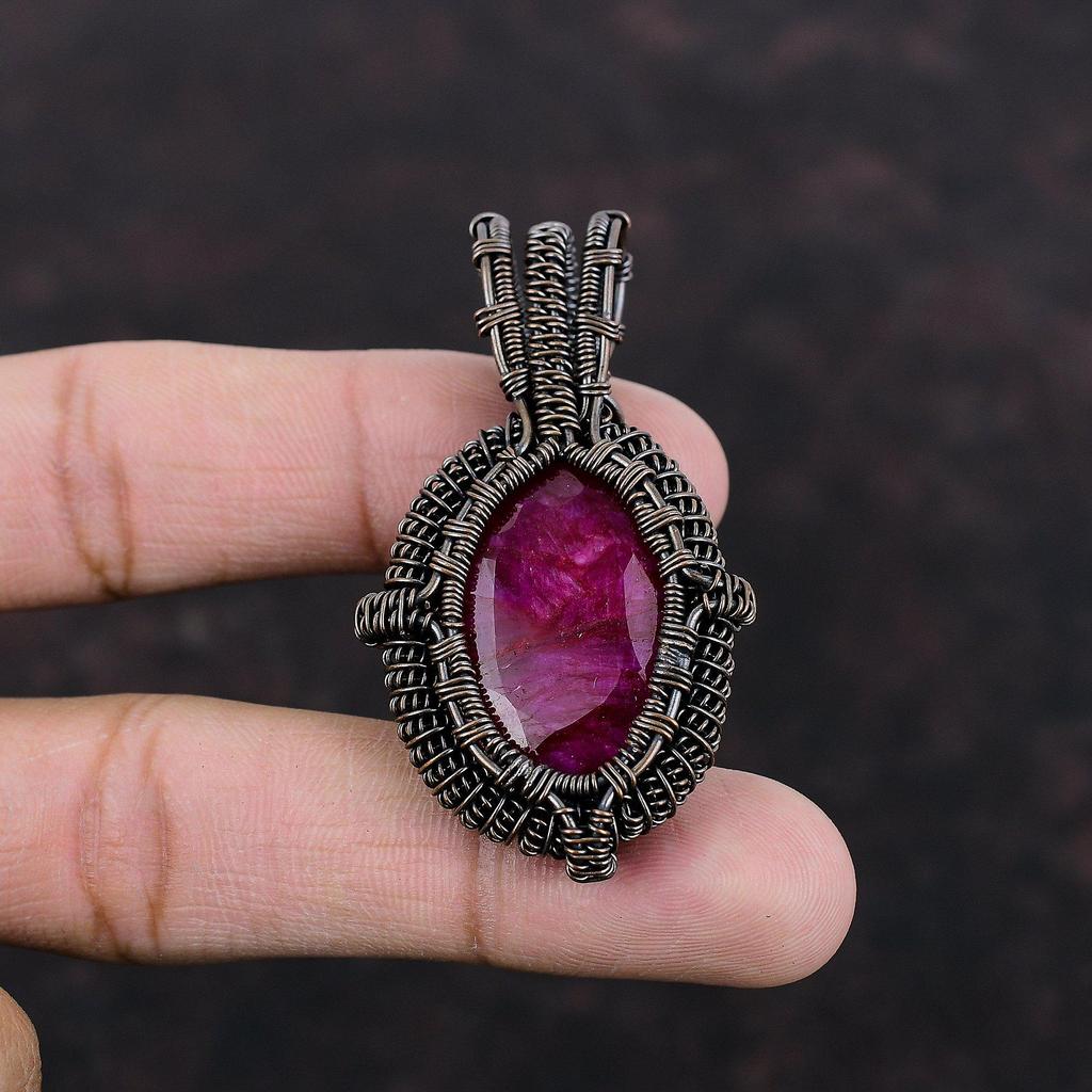 Pandantiv Rubin de Cașmir Fațetat Bijuterii Înfășurate în Sârmă de Cupru Pandantiv Handmade Bijuterii cu Pietre Prețioase Pandantiv din Cupru Cadou pentru Mamă Pandantiv Înfășurat în Sârmă