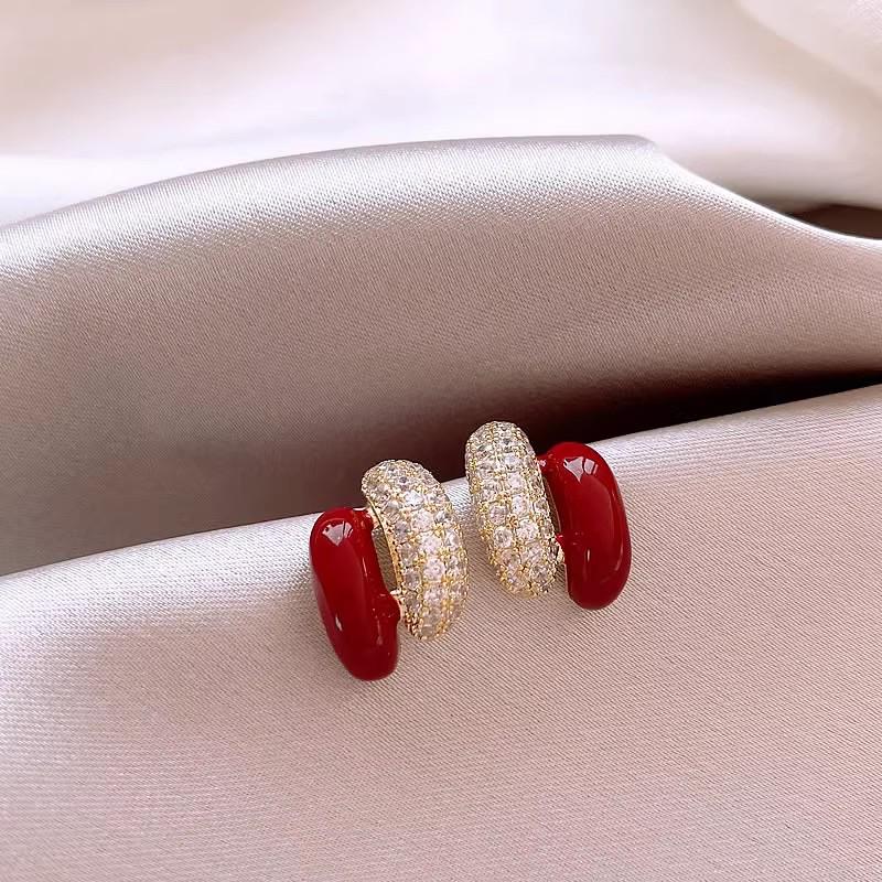 

Элегантные серьги-сердечки из ангоры красного цвета: Позолота из настоящего золота с бриллиантами - Идеально для праздничных мероприятий