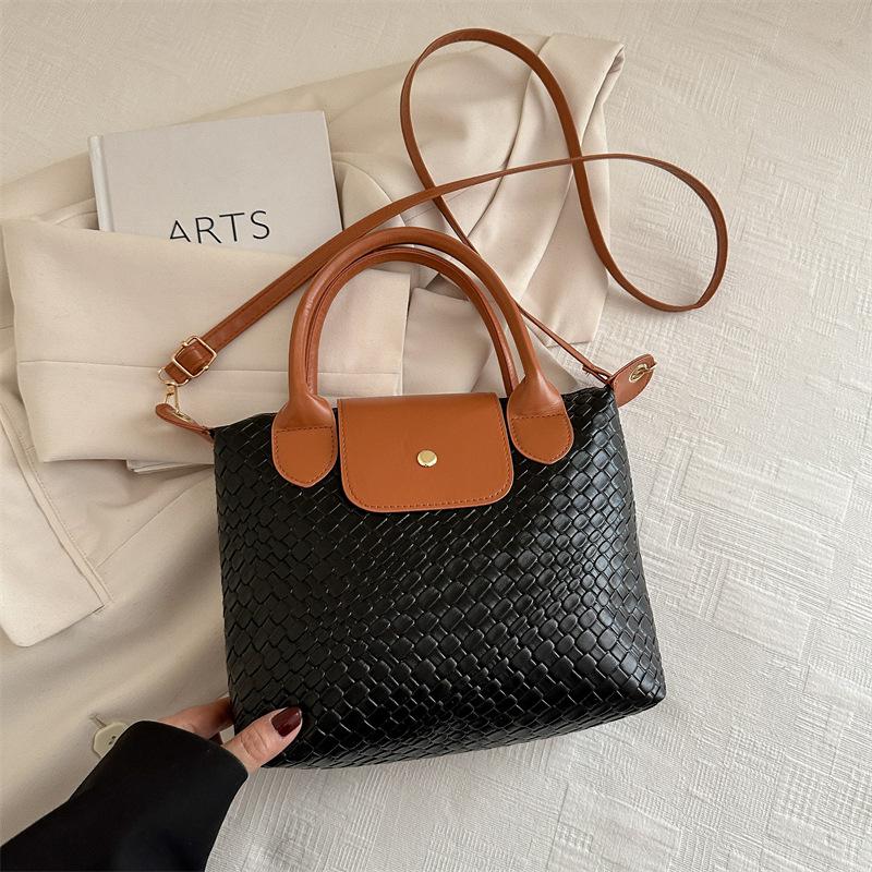 

Модная повседневная сумка большой вместимости 2025 весна и лето новая универсальная на плечо, сумка-мессенджер, сумка-тоут, тренд чёрный