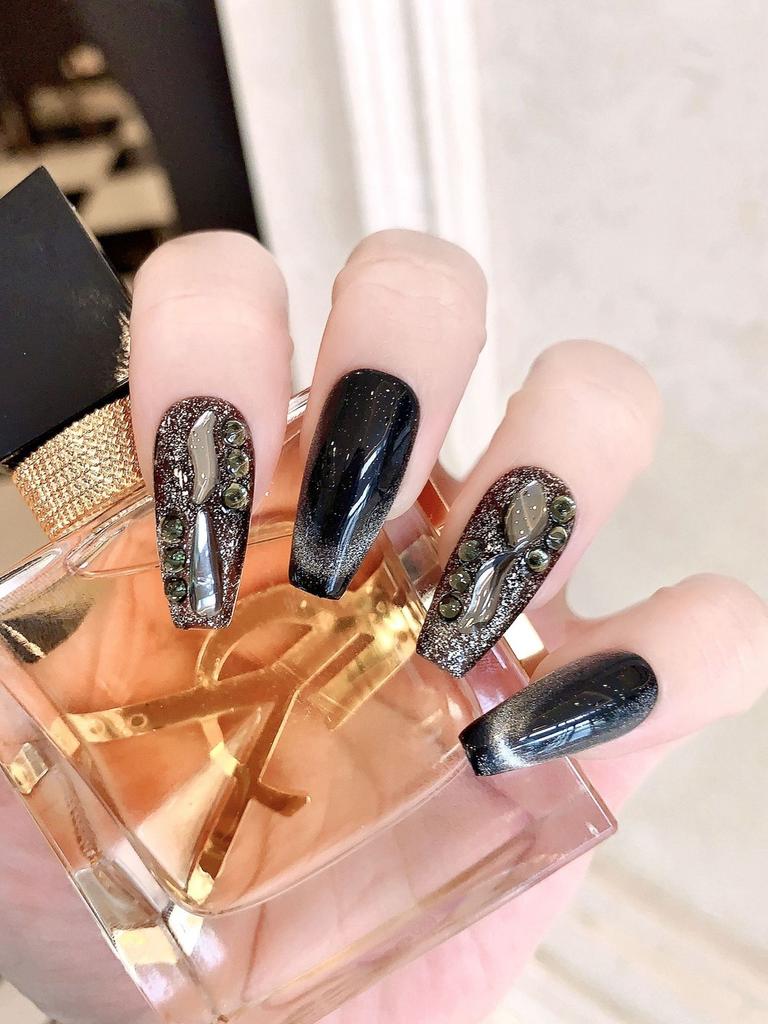 Trendy Black Cat Eye Manicure Stickers Sparkling Gems And Handcrafted Design