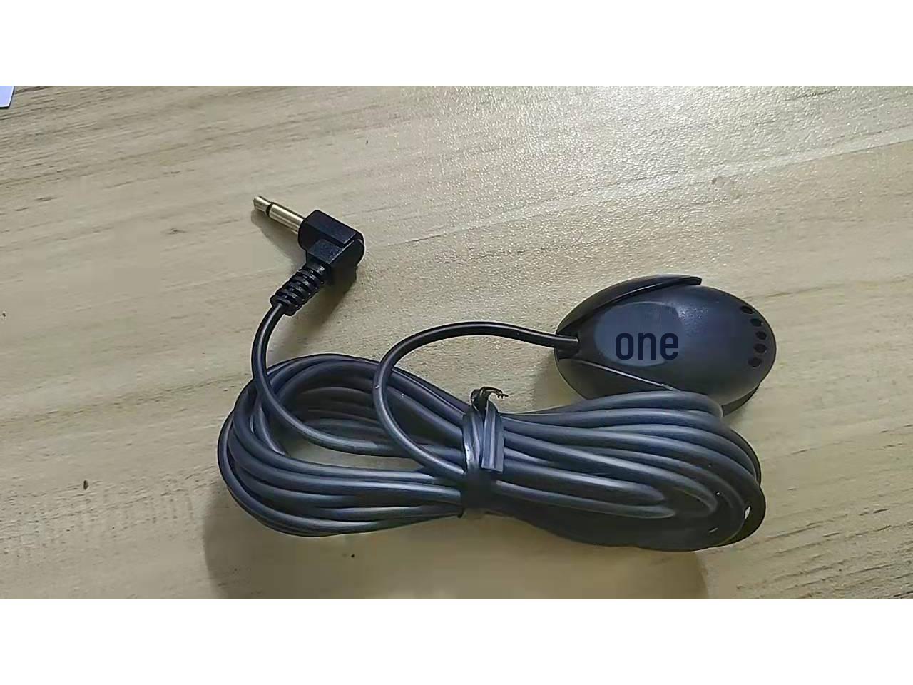 

Самоклеящийся петличный микрофон для автомобильных звонков по Bluetooth и GPS-навигации чёрный