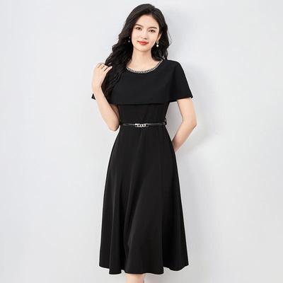 Schwarzes, mittellanges Gesellschafts-Umhangkleid im französischen Design für Damen