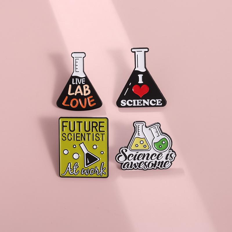 Attractive Style Cartoon Alphabet Badge Fun Chemistry Flask Design Allpurpose Metal Brooch For Summer 2024 Lovers Fashion