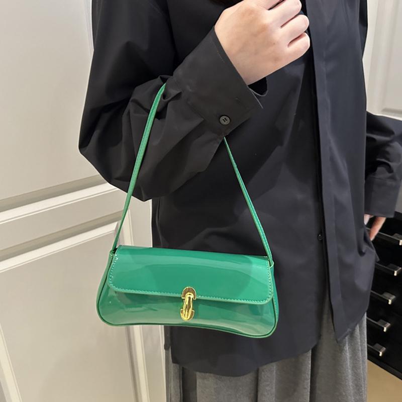 Yogodlns Dámská vintage jednobarevná taška přes rameno s hladkou texturou Elegantní malá podpažní taška s klopou z PU kůže na rande, výlety, večírky