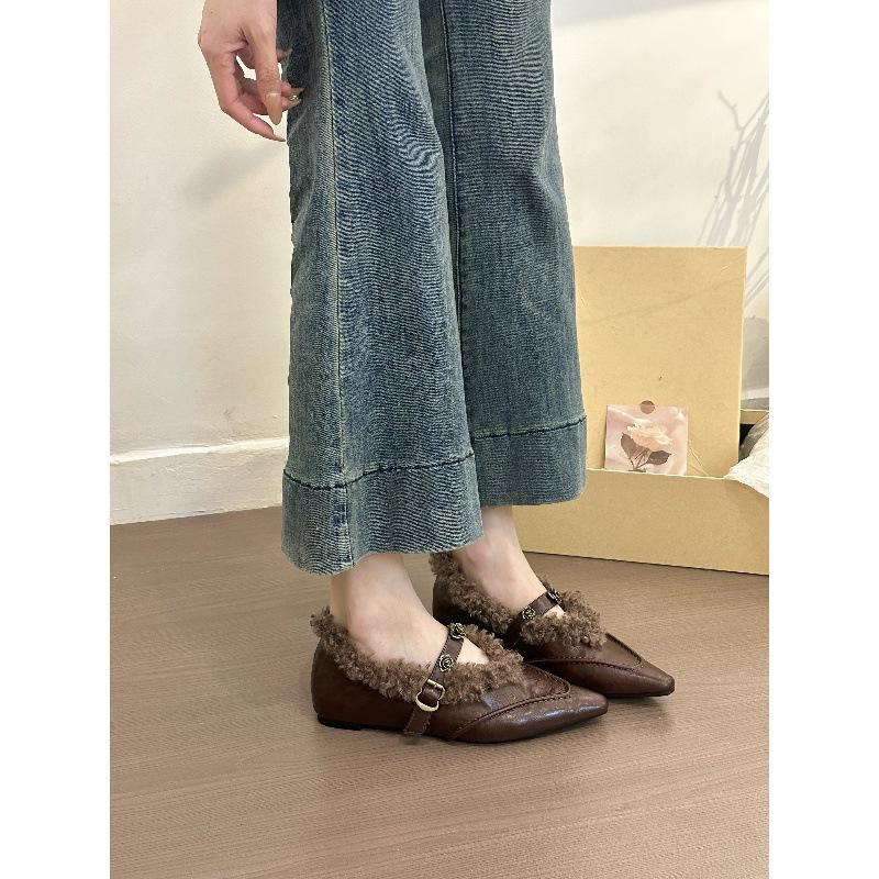 Half a decade of camellia! Retro pointed splicing inner height increase Mary Jane shoes autumn and winter plush single shoes