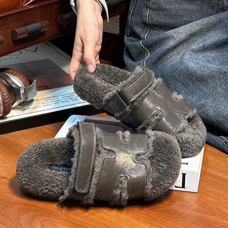 European goods 2025 autumn and winter new leather thick-soled lamb wool slippers women wear Internet celebrity flat-bottomed lazy wool slippers