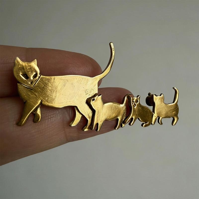 Adorable Cats Family Brooch Elegant Alloy Animal Pin For Casual Outfits And Formal Wear Gift For Cats Lovers