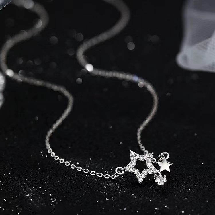 Five-pointed Star Necklace for Women with Niche Design New Hollow Pendant Collarbone Chain Simple Temperament and Versatile