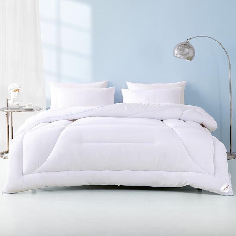 

Mercury Home Textiles Seven-Hole Fiber All-Season Quilt