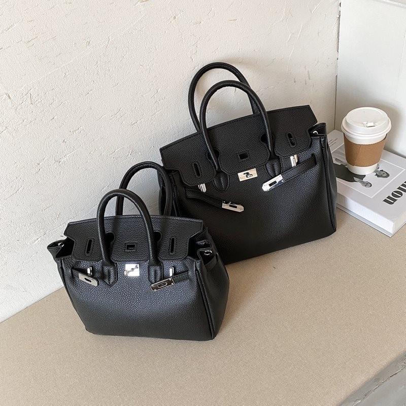 Stylish Large Capacity Tote Bag For Women With Fashionable Design And Versatile Use