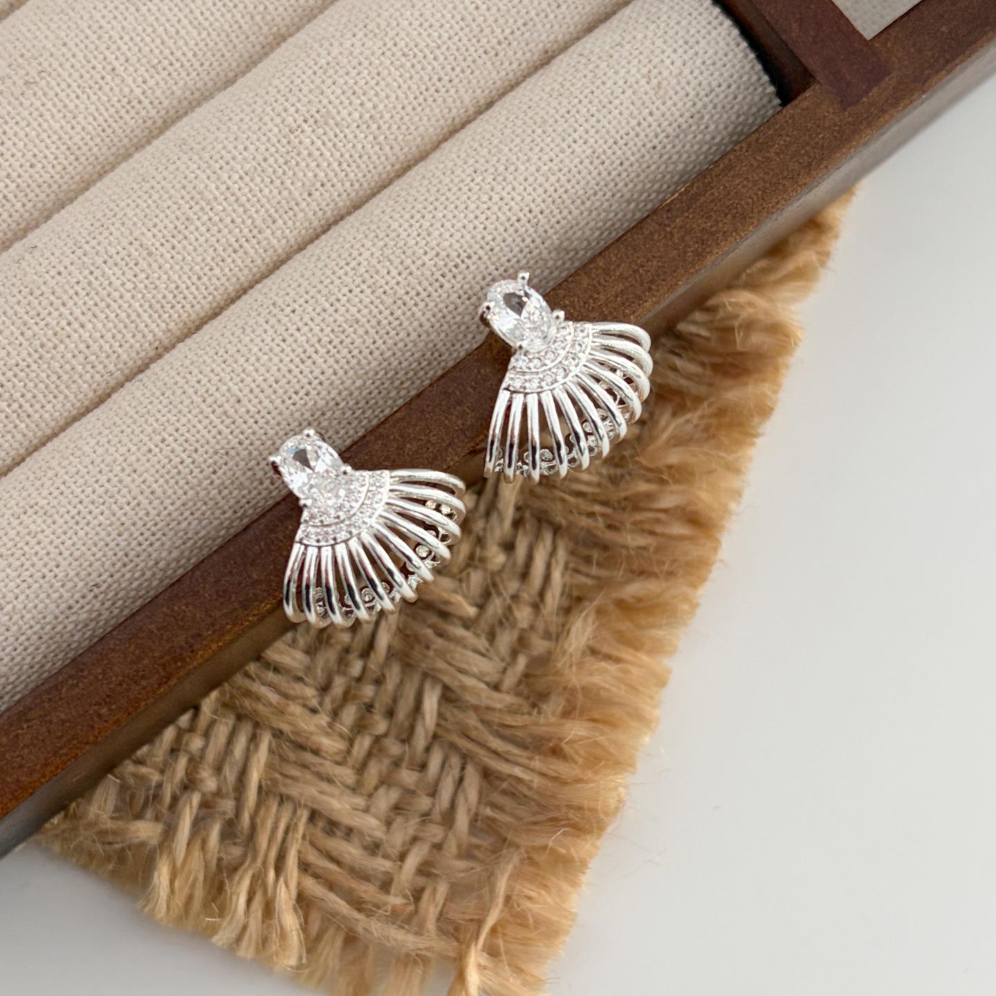 

Geometric Fan-Shaped Skirt-Hem Niche Earrings - High-End Fashion INS Style срібний