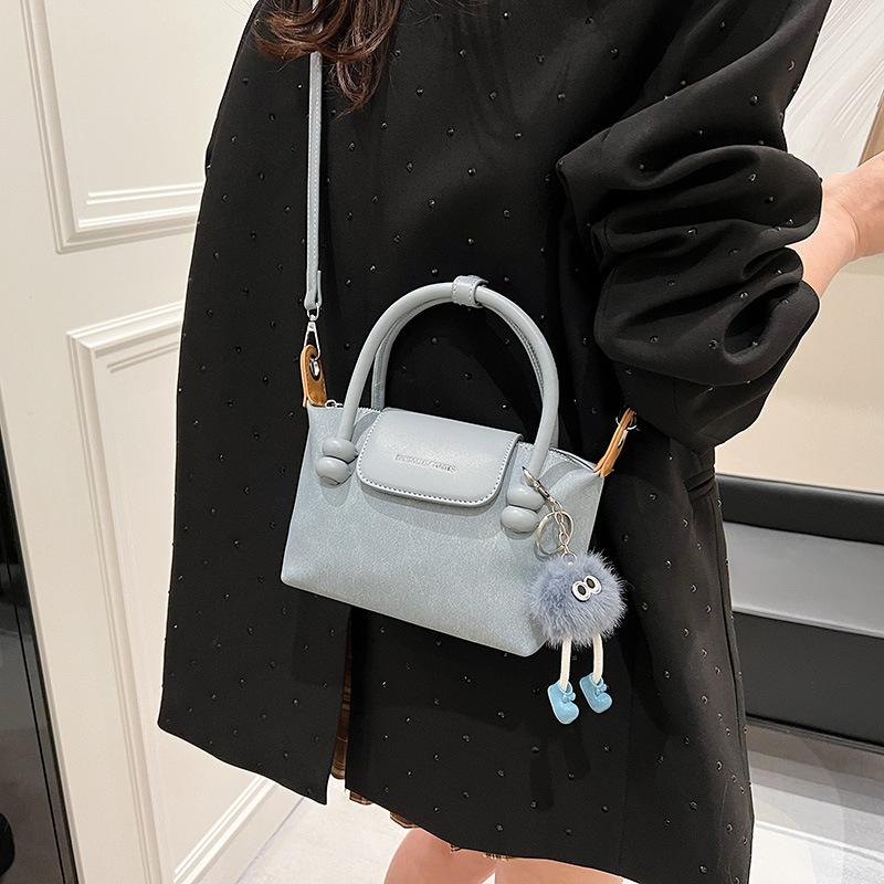 Korean Version Niche Design Single Shoulder Handbag Women's Bag 2025 New Trend High Sense Messenger Small Bag Dumpling Bag