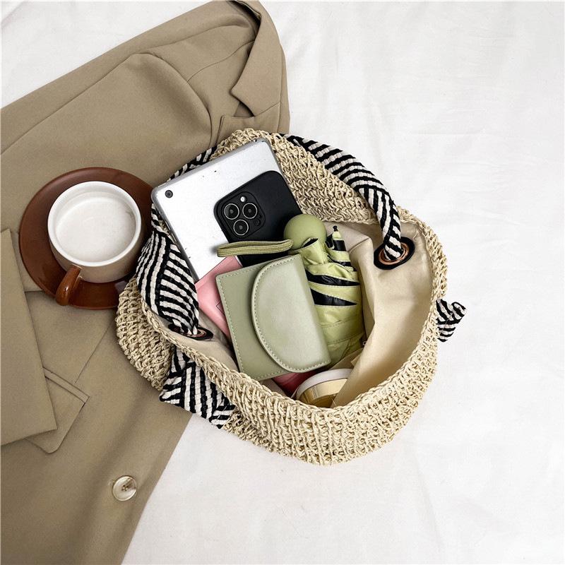 Holiday Style Straw Woven Bag: Large Capacity, Trendy Single Shoulder with Personalized Strap for Women