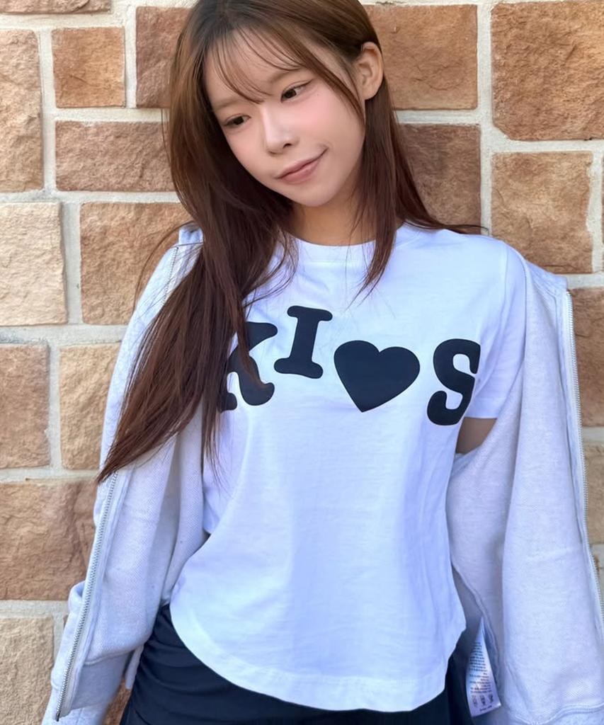 Kimseupeulesikoteunmakes Bumpy Kiss Logo T-Shirt White