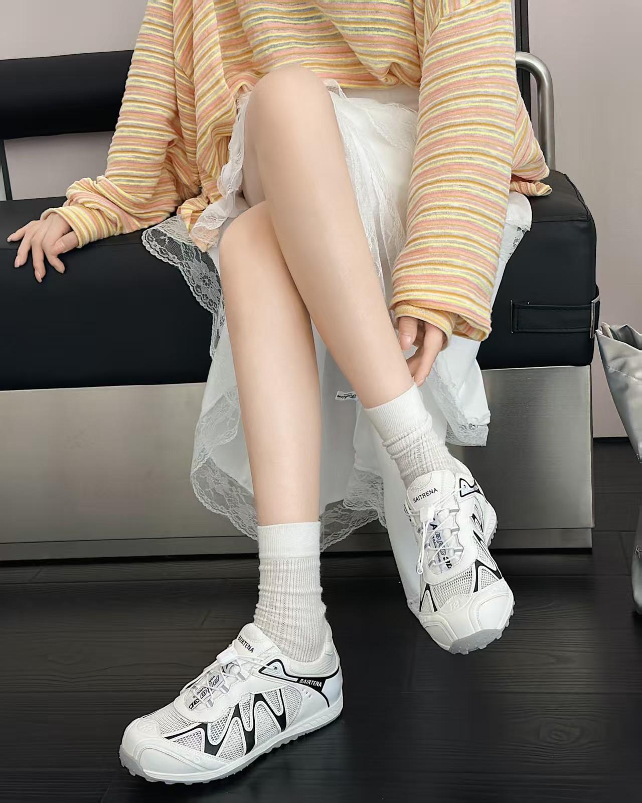 

2025 spring and summer new fashion casual sports shoes lightweight running shoes breathable and versatile structure Forrest Gump net shoes 35