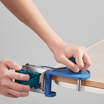 Plaqueuse de chants professionnelle, outil de travail du bois