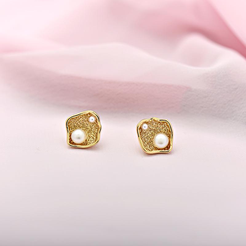 Niche Irregular Pearl Ruffle Earrings: S925 Silver, Textured Frosted Finish, Cool & Gentle Feel