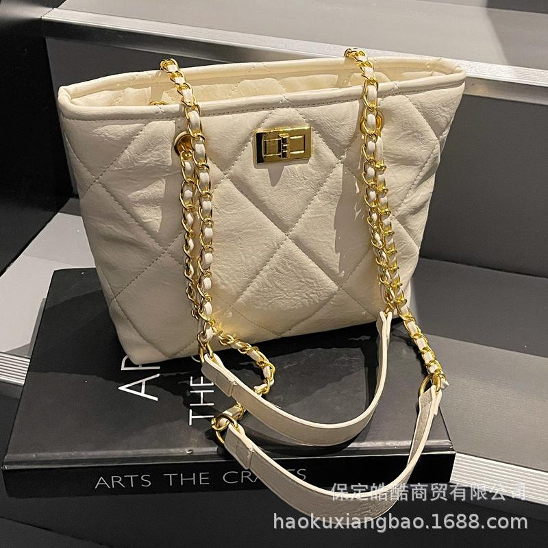 Xiaoxiangfeng Rhombus Chain Simple Shoulder Bag 2025 Spring and Summer New Bucket Bag Large Capacity Versatile Messenger Bag