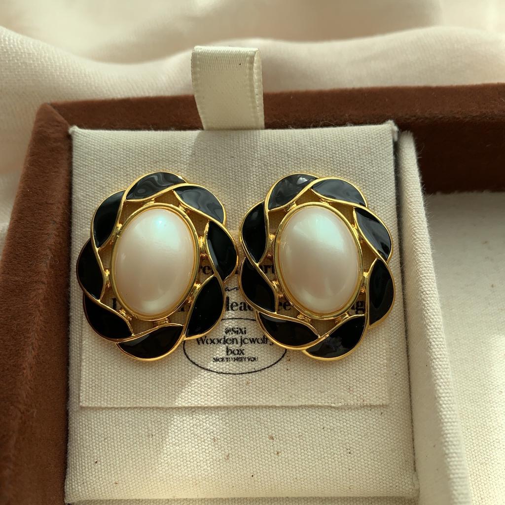 Black and White Contrasting Geometric Pearl Stud Earrings Enamel Drip Glaze Court Retro Noble Light Luxury Atmosphere Earrings Women