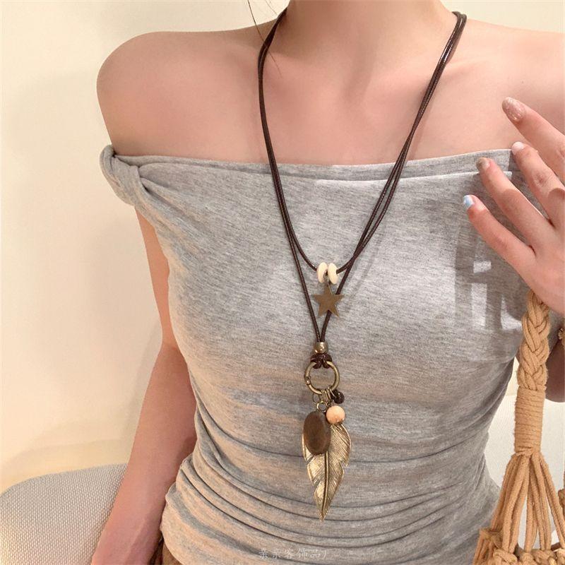 Holiday Style Resin Wood Bead Pendant Necklace, New Seaside Photo Collarbone Chain, Niche Personalized Item Decoration Women