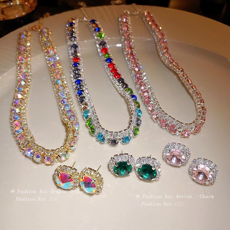 Diamond-encrusted zircon square necklace European and American light luxury temperament collarbone chain niche retro versatile jewelry women