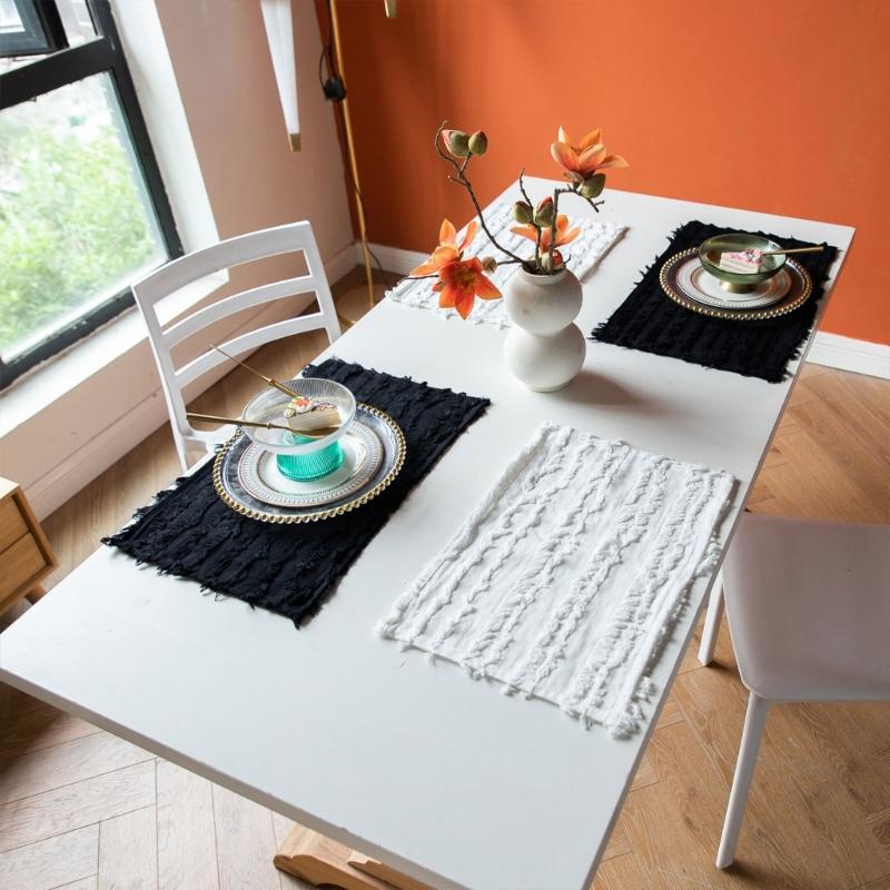 Pack of 2 Cotton Linen Dining Mats Set Table Decors Dish Protective Mats Cotton Linen Texture Suitable for Table Meals