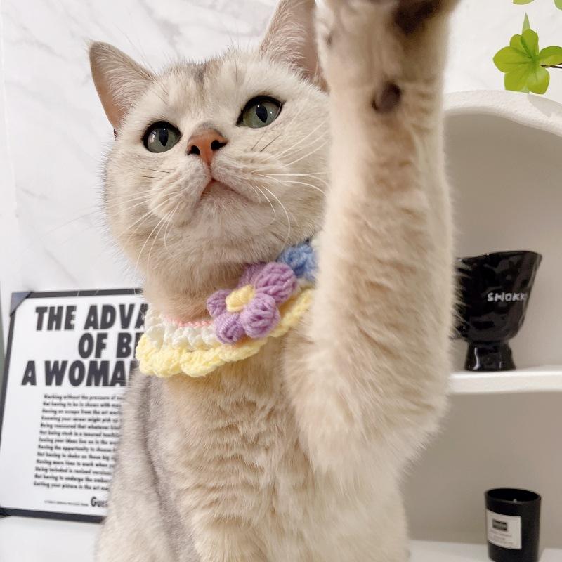 Spring‑Theme Flower Pet Scarf Handmade Wool Wrap Collar Knitted Accessory for Kittens Teddy Large‑Size Dogs