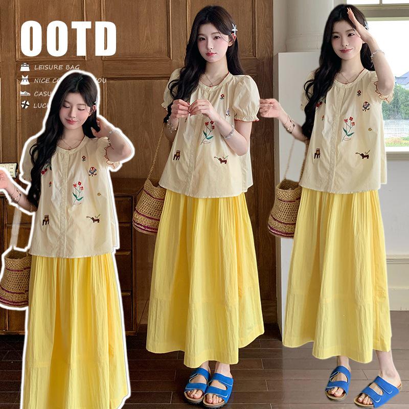 Korean Style Embroidered Top & Pleated Skirt Set - Plus Size (2026) M