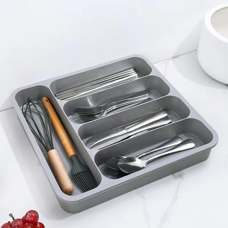 Kjøkkenskuffer, kniver, gafler, oppbevaringsplater, krydder, oppbevaringsbokser, spisepinner, oppbevaringsbrett, sortering av servise, støvtett og skillevegg