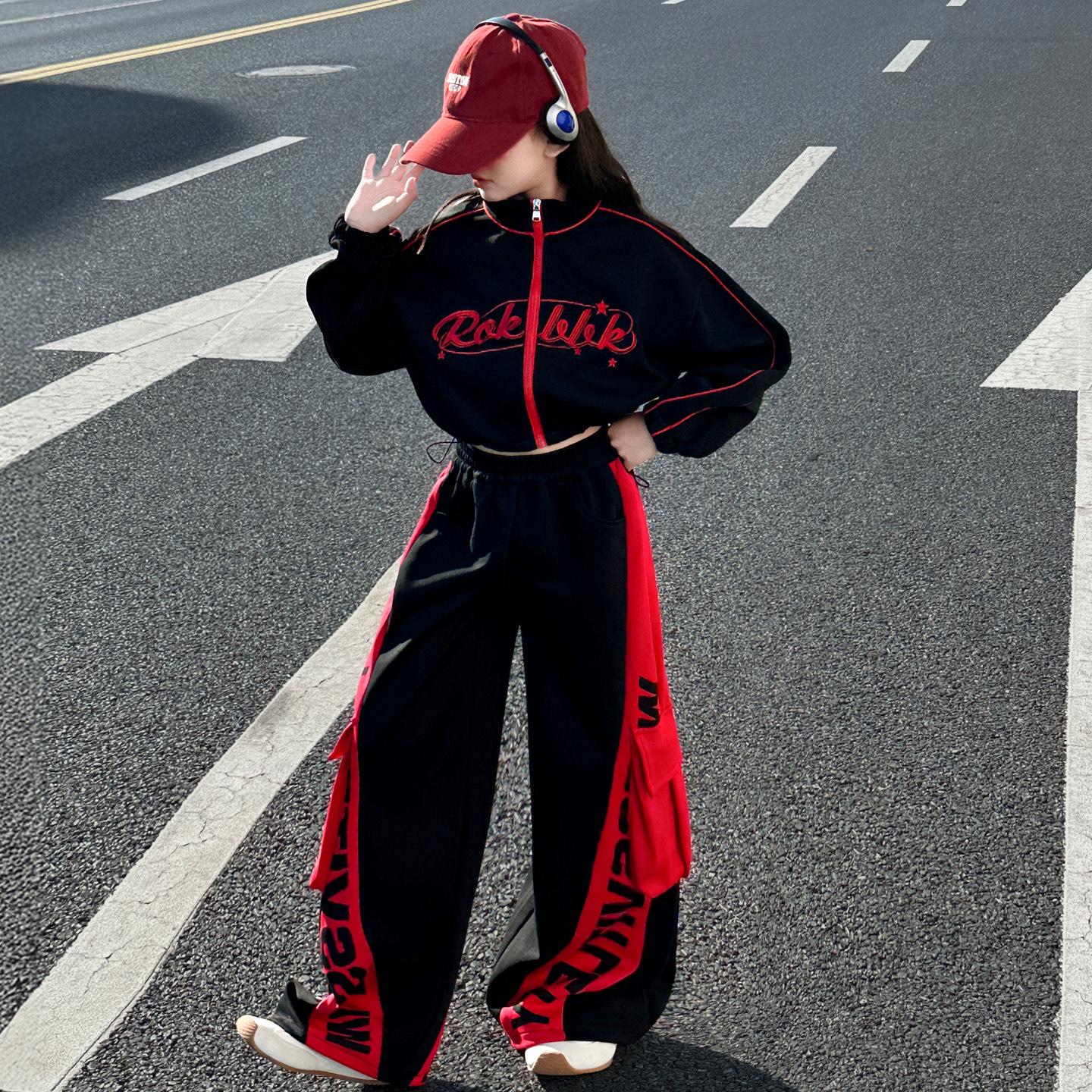 

Girls Autumn 2025 Fashionable Two-Piece Color Block Letter Set 130cm чёрный