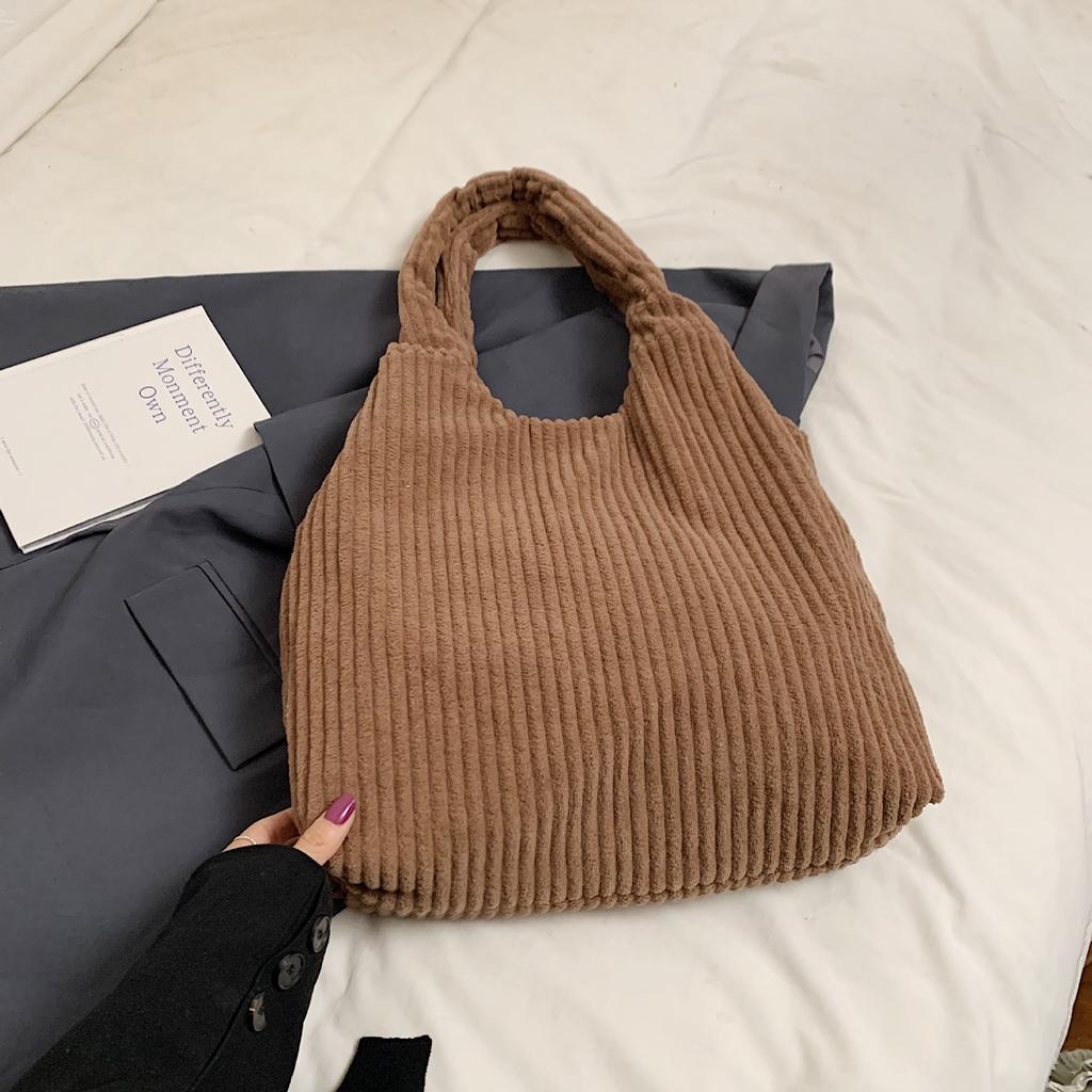 Korean ins temperament lady commuter velvet shoulder bag new literary and artistic style college student class tote bag