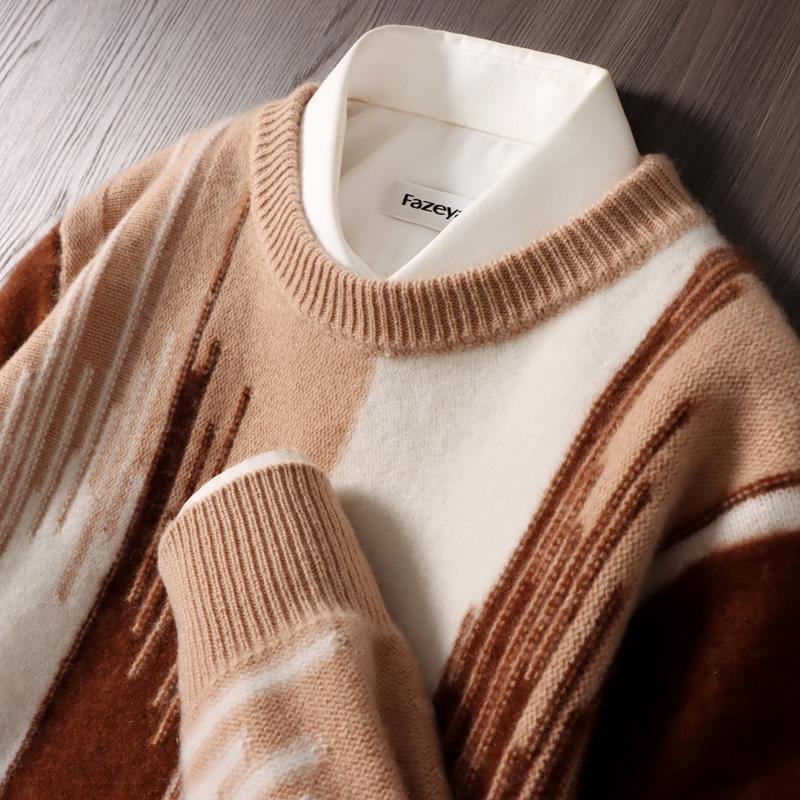 Men's 100% Pure Wool Round Neck Gradient Sweater - Thick, Loose Fit for Business Casual.