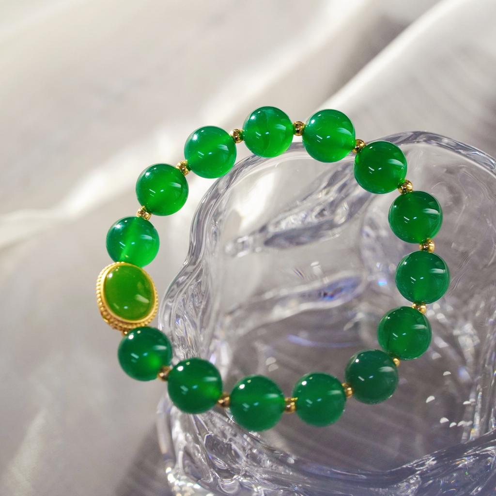 10Mm High Quality Vitreous Natural Chalcedony Design Bracelet Bracelet