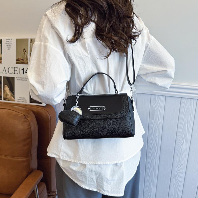 This year's popular small bags women's 2025 new spring and summer versatile shoulder messenger bags fashionable portable small square bags