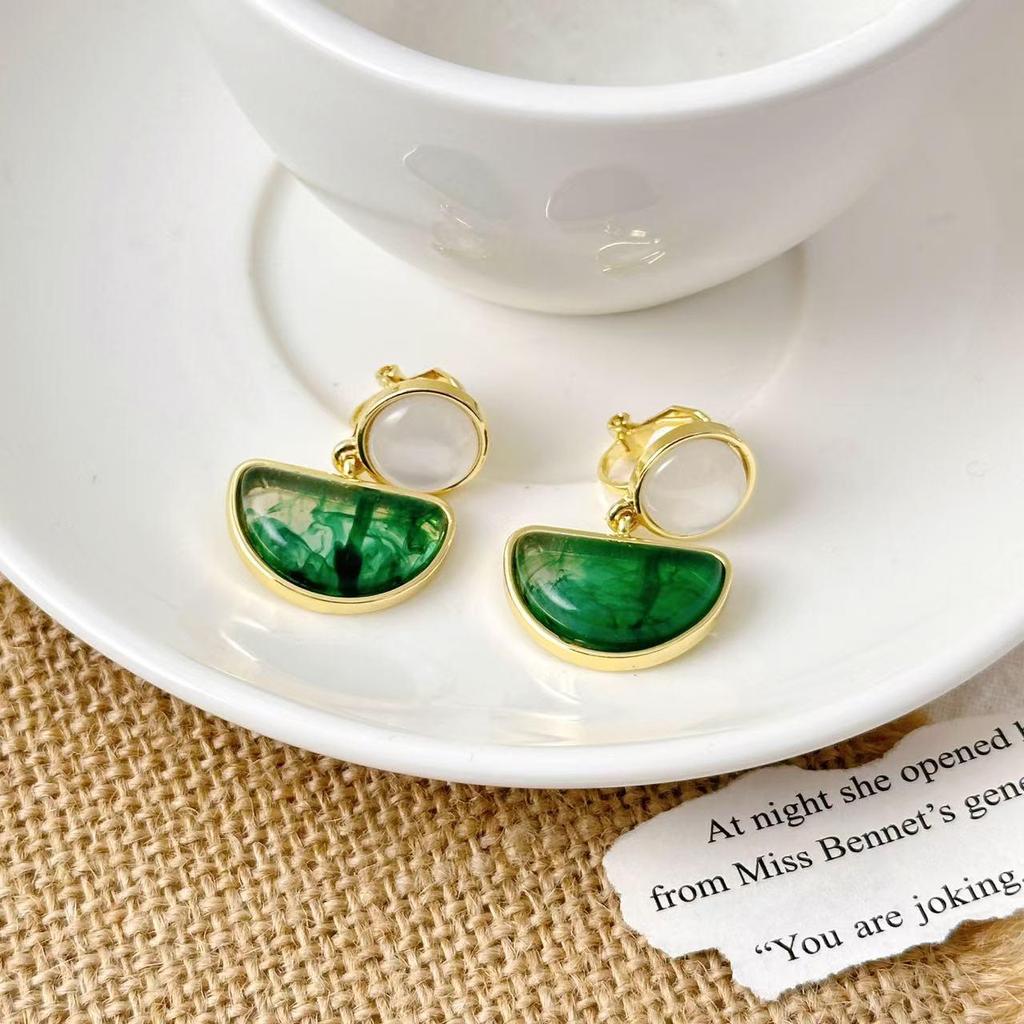 Korean Xiaoxiang Love Heart Earrings: High-End Summer Sweet Design with Niche Oil Drop Accents