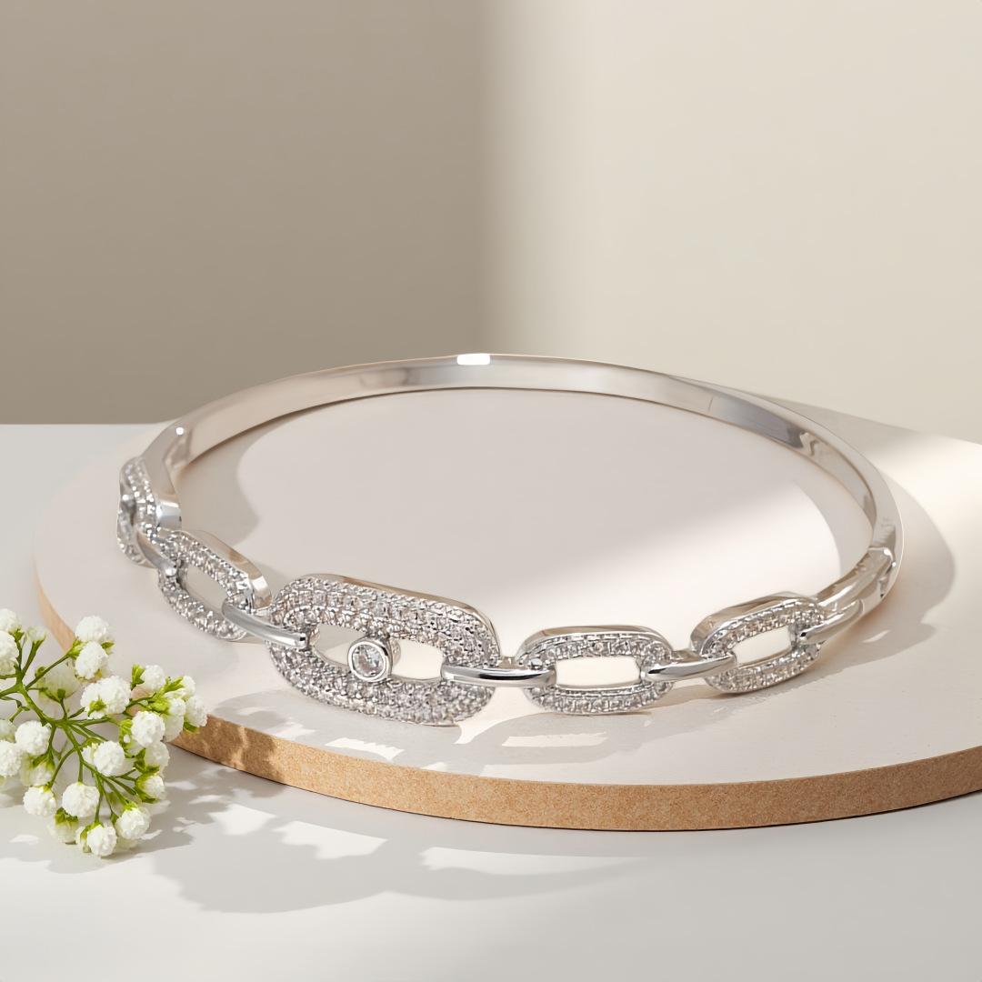 

2026 High-end Hollow Zircon Bracelet Women s Light Luxury Fashion Geometric New Bracelet Full of Diamonds, Gold-plated Versatile Jewelry 18CM срібний