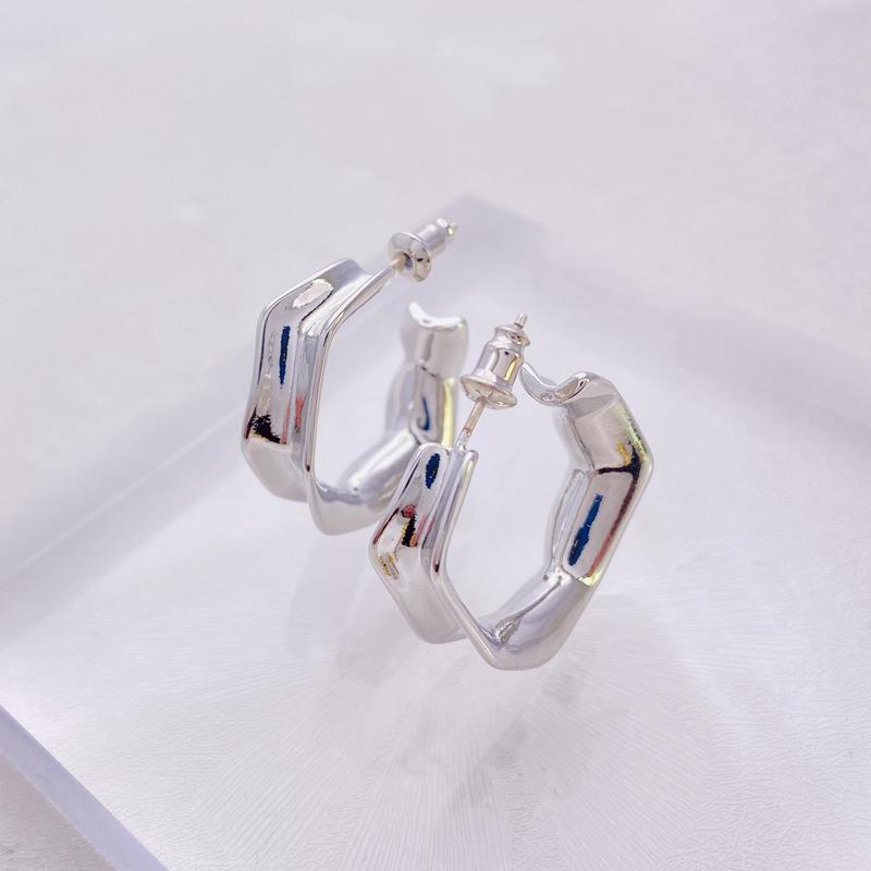 

Folded circle earrings women s French ins cold wind Dongdaemun earrings brass plated 18k stud earrings fashion