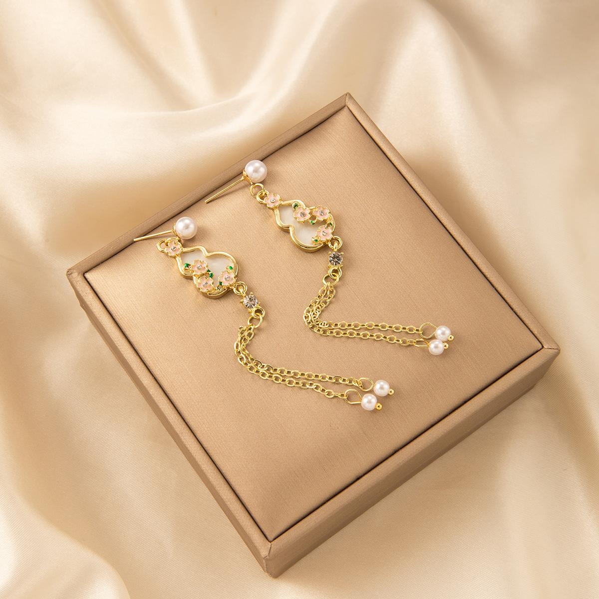 Guofeng Earrings High-End Metal Gourd Flower Fringed Stud Earrings Femininity Light Luxury Earrings