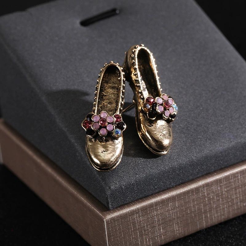 

Unique Creative Lipstick High Heels Brooches for Women New Design Leopard Shoes Rhinestone Casual Brooch Pins Gifts Badges