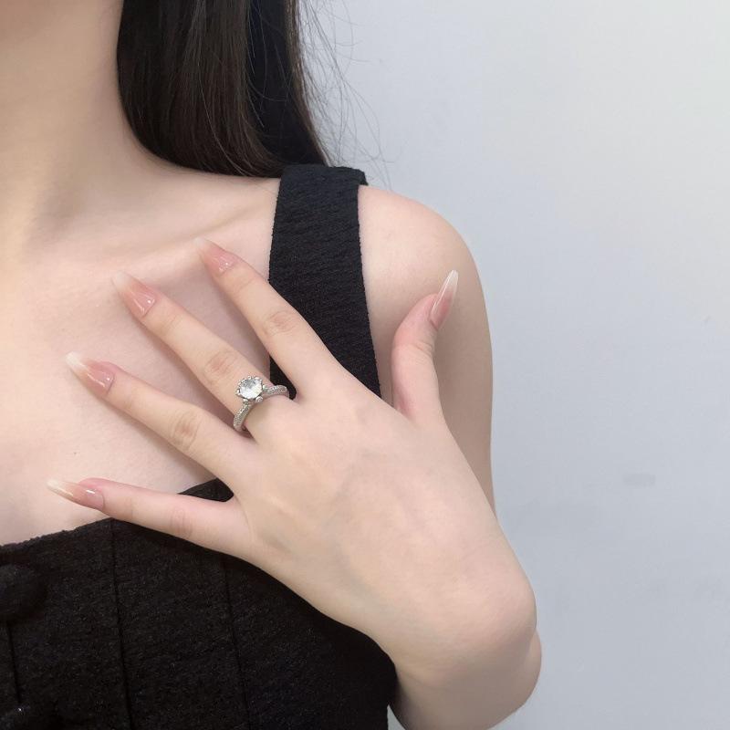 

Jewelry Imitation Mozzarella Diamond Ring Women S Design Light Luxury High-End Sense Bright Gemstone Engagement Ring No. 10