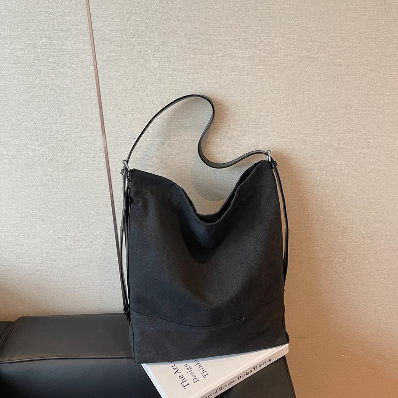 2025 new casual large-capacity canvas bag women's simple and fashionable tote bag Korean version commuter messenger bag bag