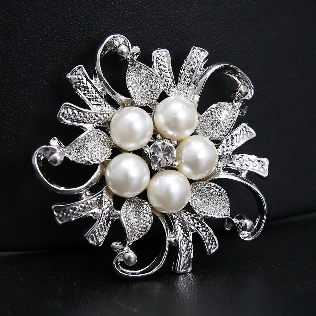 Luxury Imitation Pearl Flower Brooch For Women Men Exquisite Elegant Round Rhinestone Wreath Floral Buckle Pins Wedding Jewelry