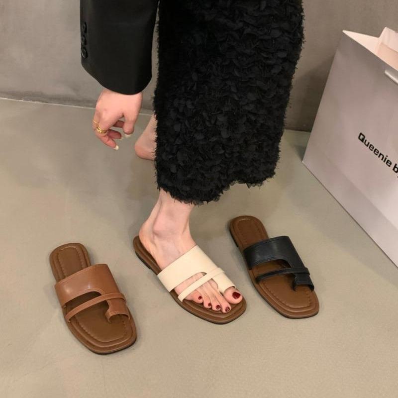 Niche flat-bottomed retro cover toe cool slippers women's shoes summer wear 2025 new summer soft-soled beach sandals
