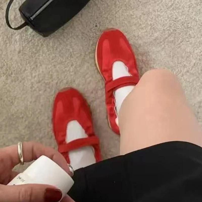 Fashion Women Flats Sport Shoes Casual Summer Sneakers New Loafers Sandals Woman 2025 Fashion Non Slip Running Shoes Mujer Zapatillas