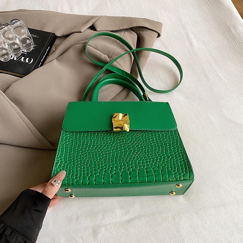 

Модная женская сумочка с крокодиловым узором высокой стоимости, осень 2025, новый нишевый дизайн, маленькая квадратная сумка зелёный